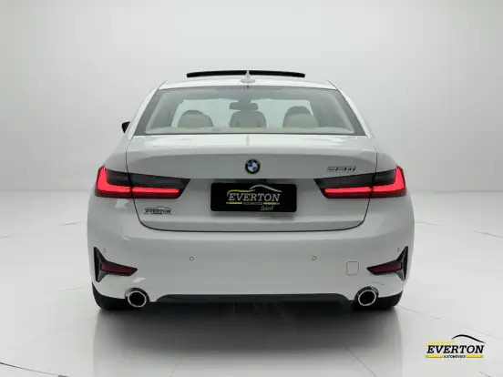 BMW-320i-2021