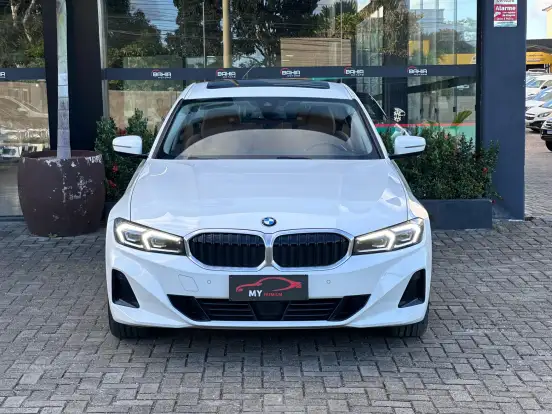 BMW-320i-2022