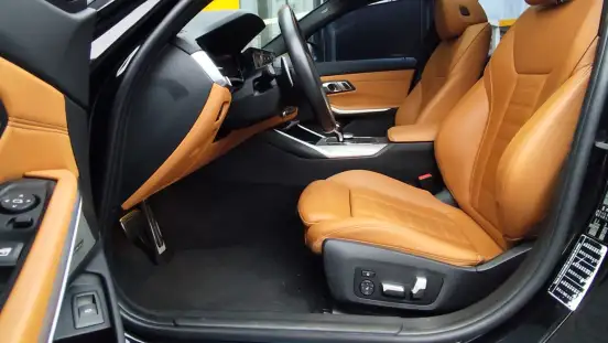 BMW-320i-2019
