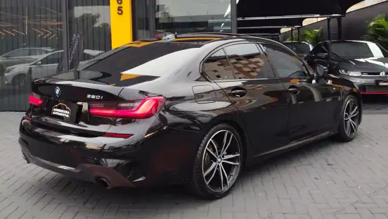 BMW-320i-2019