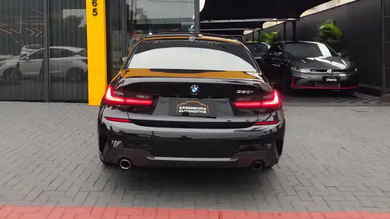 BMW-320i-2019