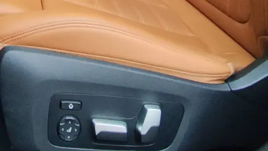 BMW-320i-2019