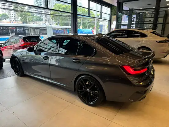 BMW-320i-2020