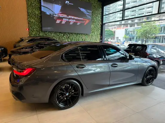 BMW-320i-2020