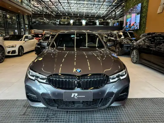 BMW-320i-2020