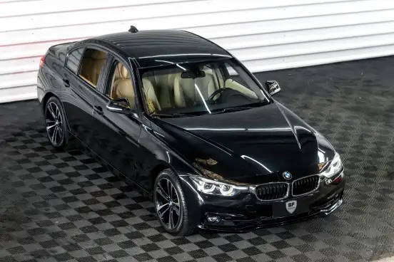 BMW-320i-2018