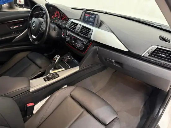 BMW-320i-2.0 SPORT 16V TURBO ACTIVE FLEX 4P AUTOMÁTICO BMW-320i-2018