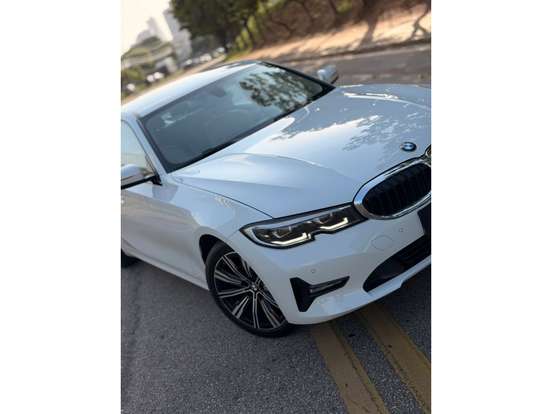 BMW-320i-2021