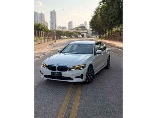 BMW-320i-2021