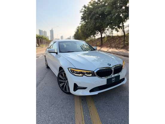 BMW-320i-2021