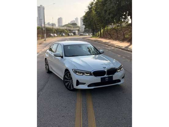 BMW-320i-2021