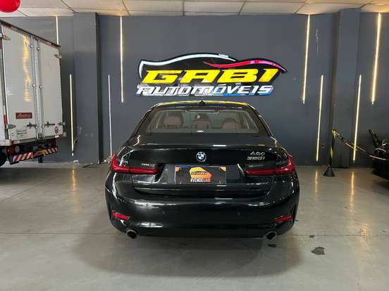 BMW-320i-2022