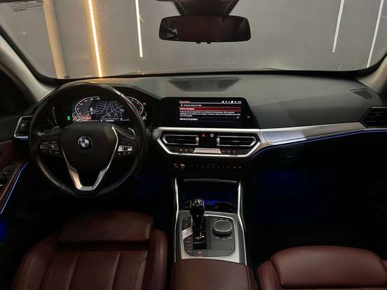 BMW-320i-2022