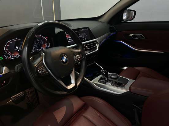 BMW-320i-2022