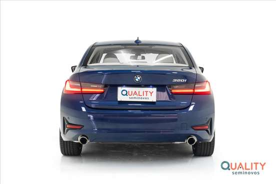 BMW-320i-2021