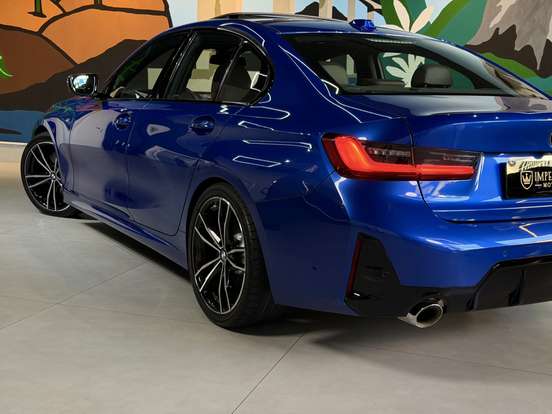 BMW-320i-2023