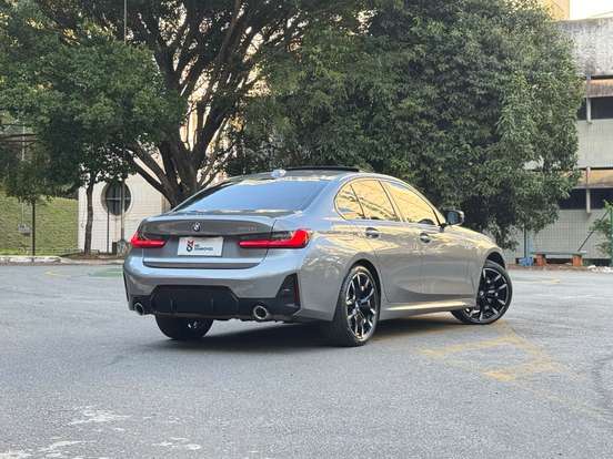 BMW-320i-2024