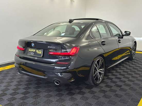 BMW-320i-2022