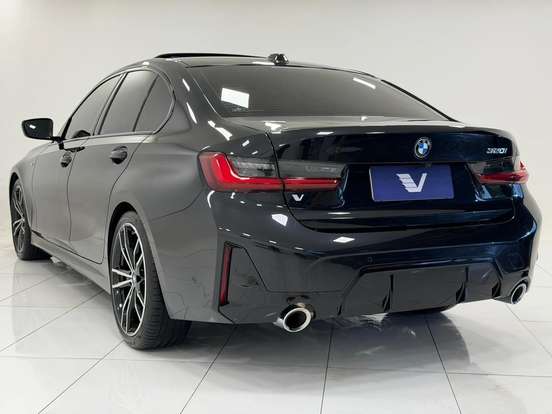 BMW-320i-2023