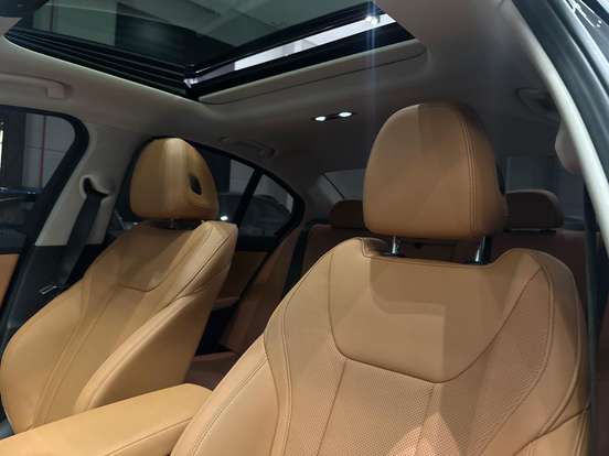 BMW-320i-2025