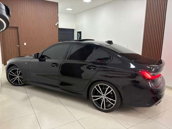 BMW-320i-2020