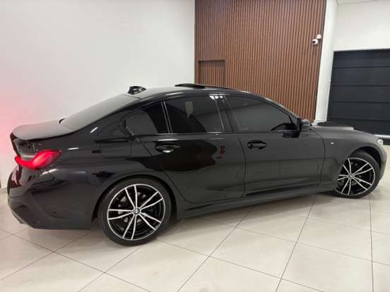 BMW-320i-2020