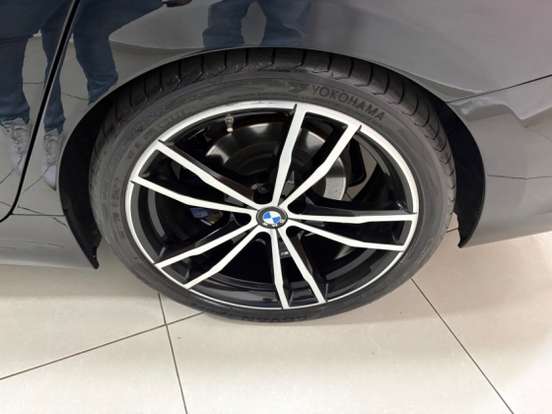 BMW-320i-2020