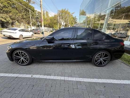 BMW-320i-2020