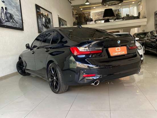 BMW-320i-2020