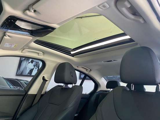 BMW-320i-2020