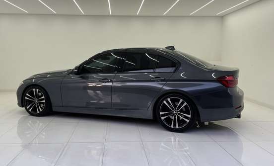BMW-320i-2018