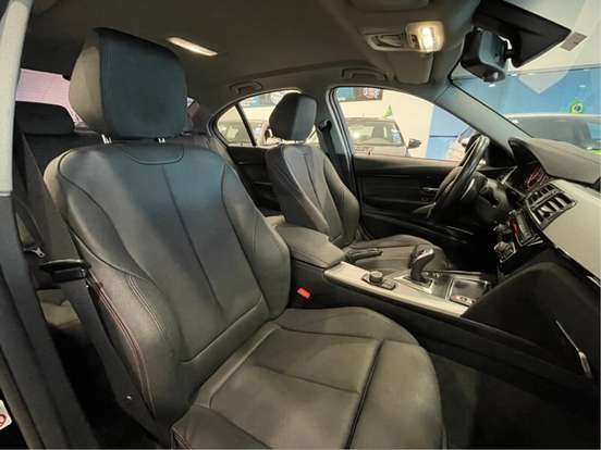 BMW-320i-2.0 SPORT 16V TURBO ACTIVE FLEX 4P AUTOMÁTICO BMW-320i-2017
