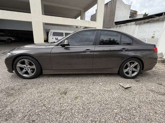 BMW-320i-2012