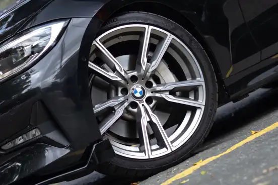 BMW-330i-2019