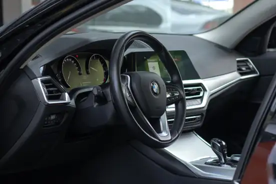 BMW-330i-2019