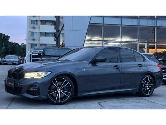 BMW-330i-2019