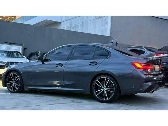 BMW-330i-2019