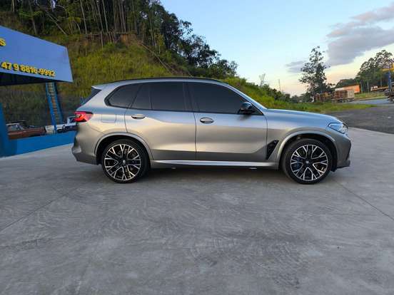 BMW-X5-2021