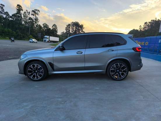 BMW-X5-2021