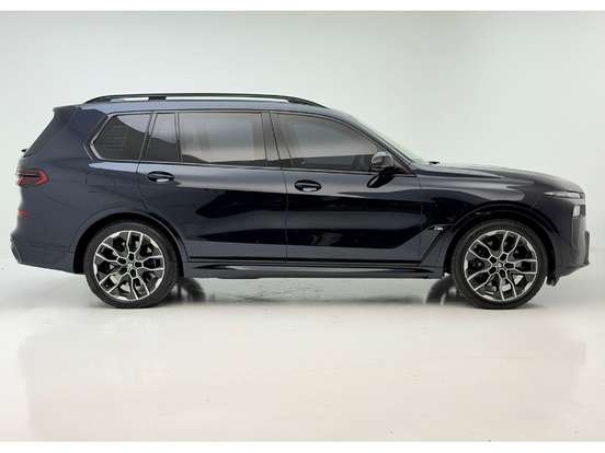 BMW-X7-2024