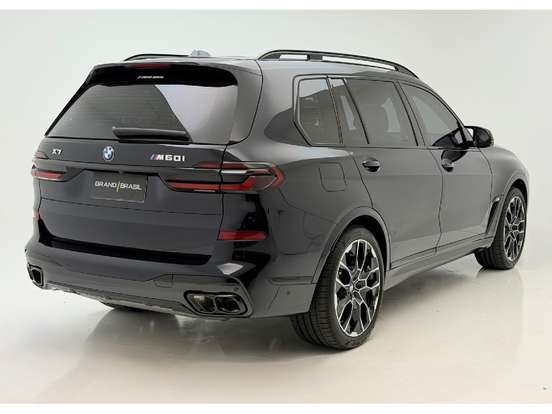 BMW-X7-2024