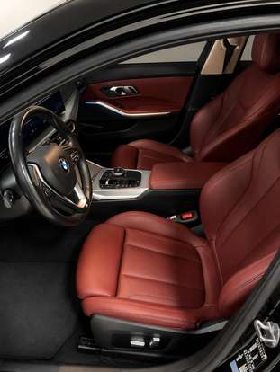 BMW-320i-2023