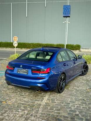 BMW-320i-2022