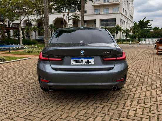 BMW-320i-2019