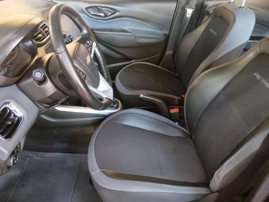 CHEVROLET-ONIX-2018