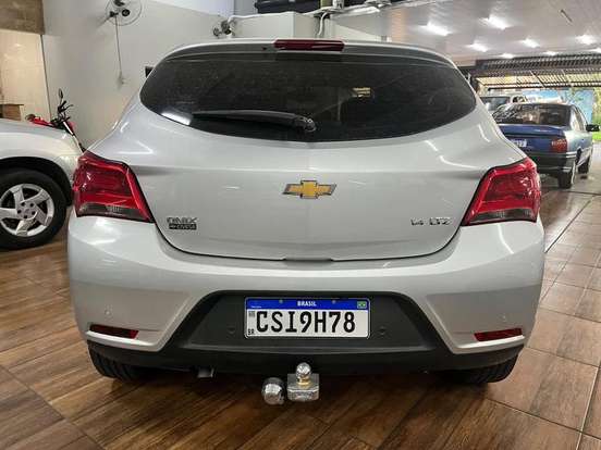 CHEVROLET-ONIX-2018