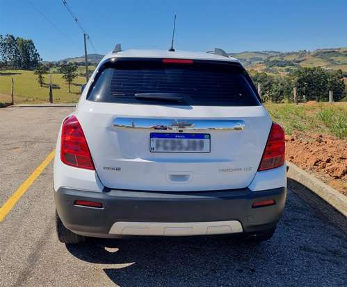 CHEVROLET-TRACKER-2016