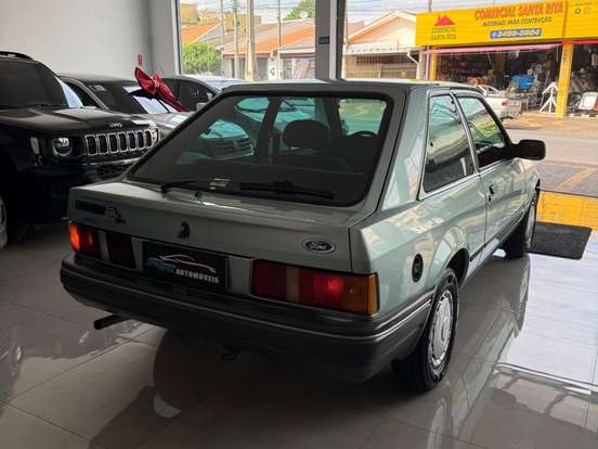 FORD-ESCORT-1988