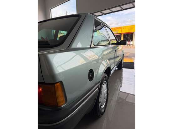 FORD-ESCORT-1988