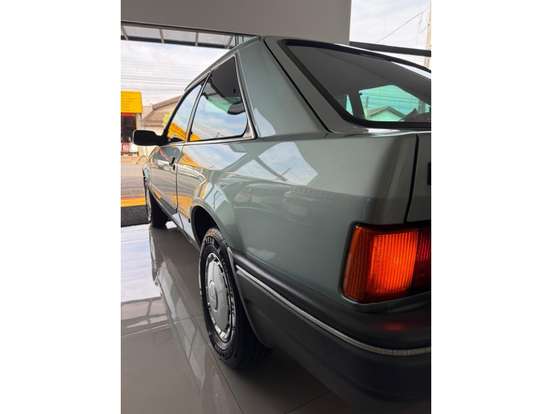 FORD-ESCORT-1.6 XR3 8V GASOLINA 2P MANUAL FORD-ESCORT-1988